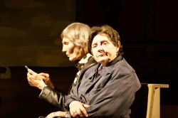 Oma Und Fahrzeuggast